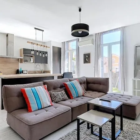 Apartment T3 Centre Bright, Balcony, Near Train Station *